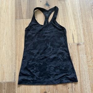 Lululemon Wunder Tank sz 6, black camo
